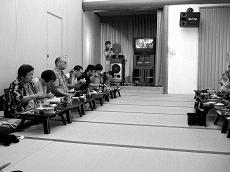写真:宴会の様子1