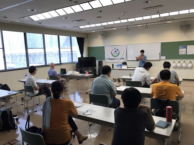 オンライン研修の様子：講師が画面越しに解説しています