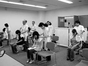 マママッサージの様子