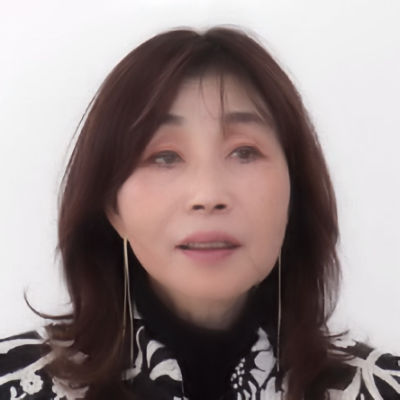 菅　万希子（スガ マキコ）