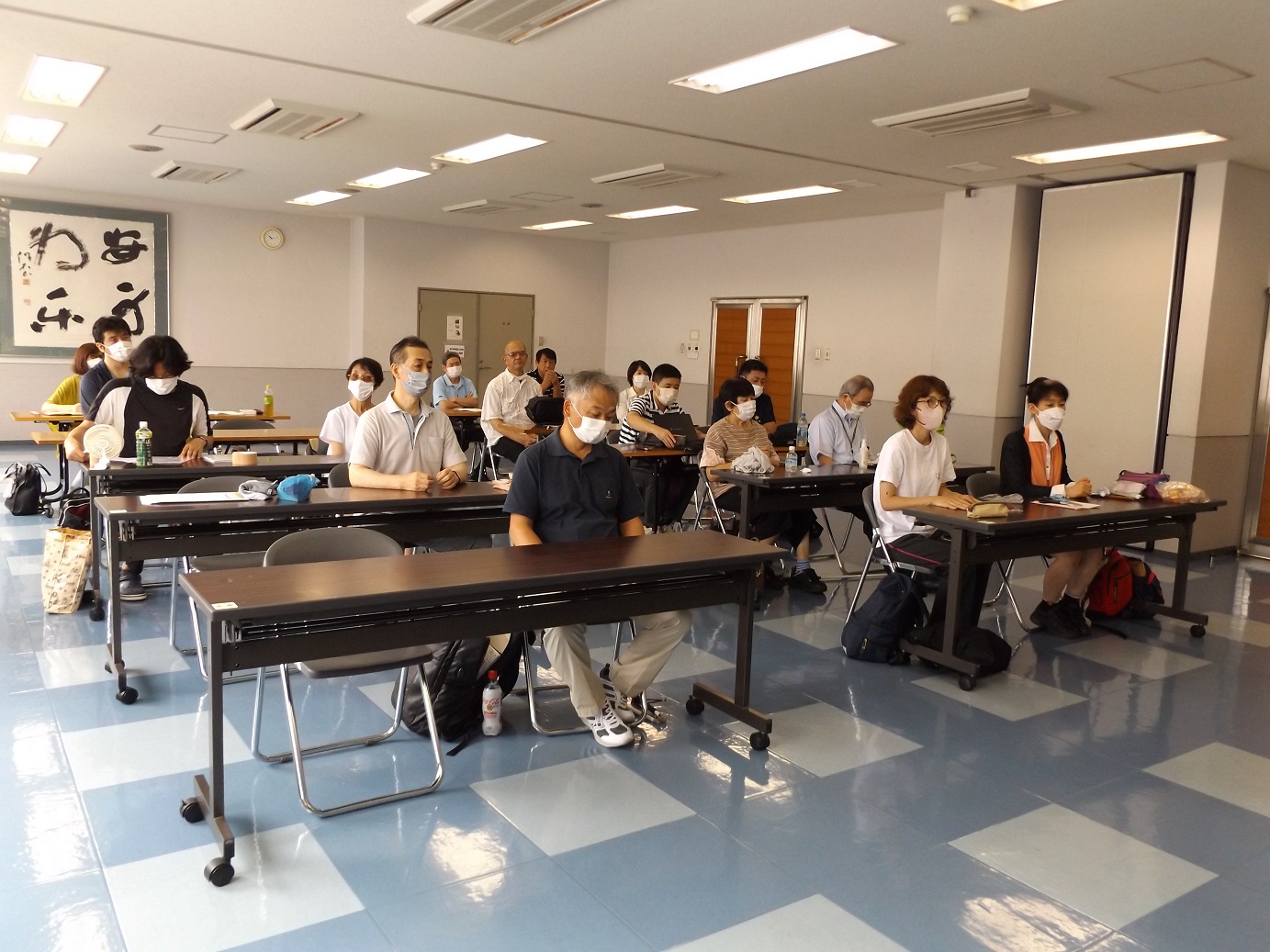 聞き澄ます参加者