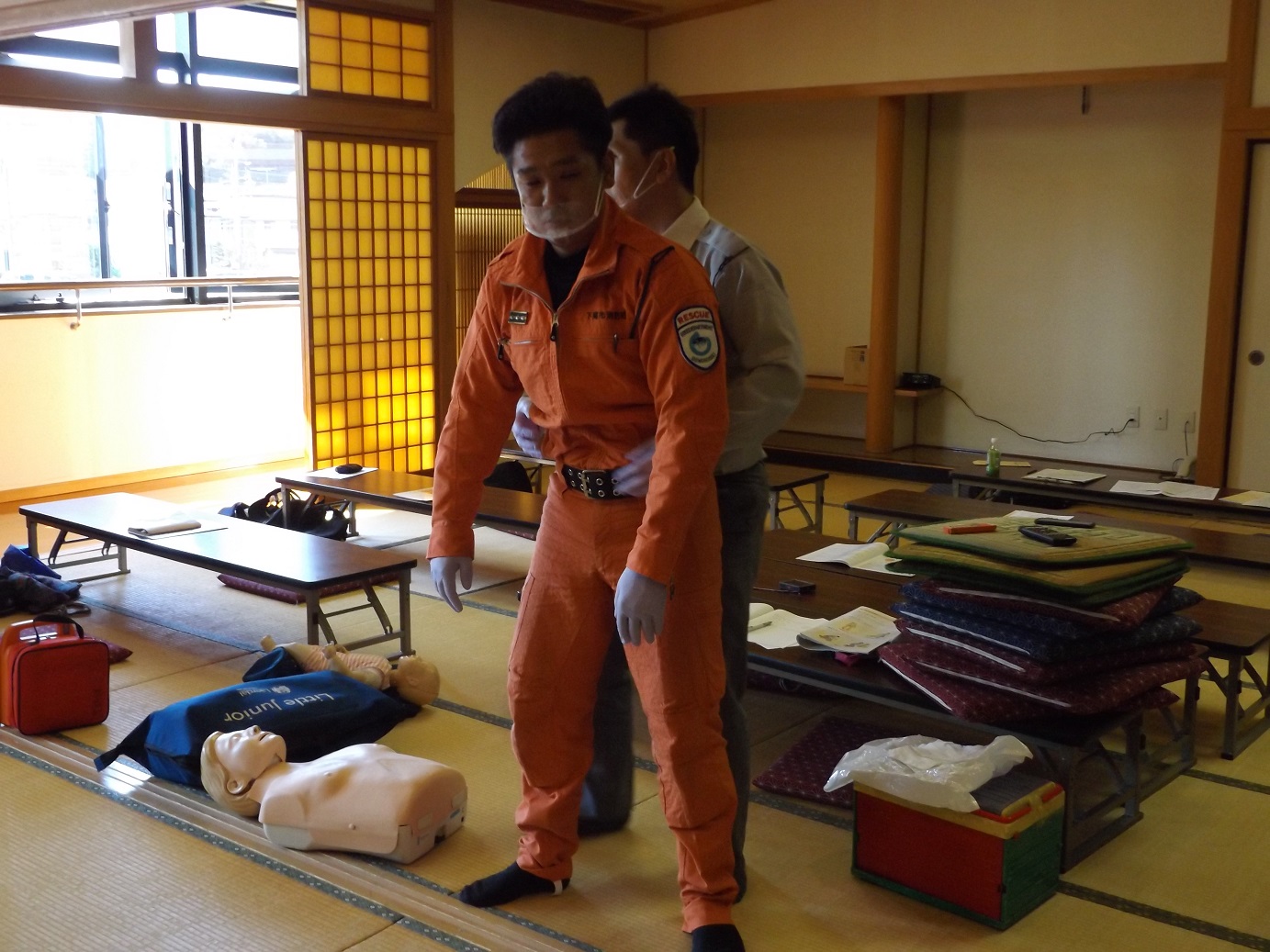 胸部突き上げ法