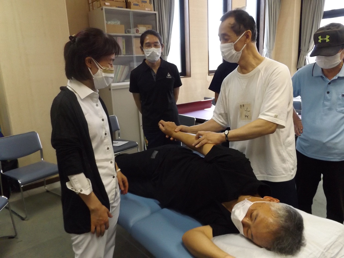 氣(指)鍼緩流法の施術